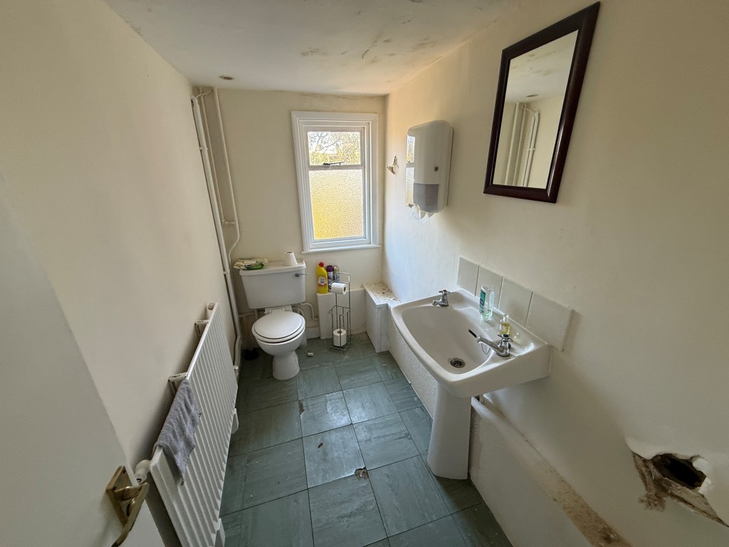 Lot: 76 - SHOP AND UPPER PARTS WITH PLANNING FOR CONVERSION - W.C.